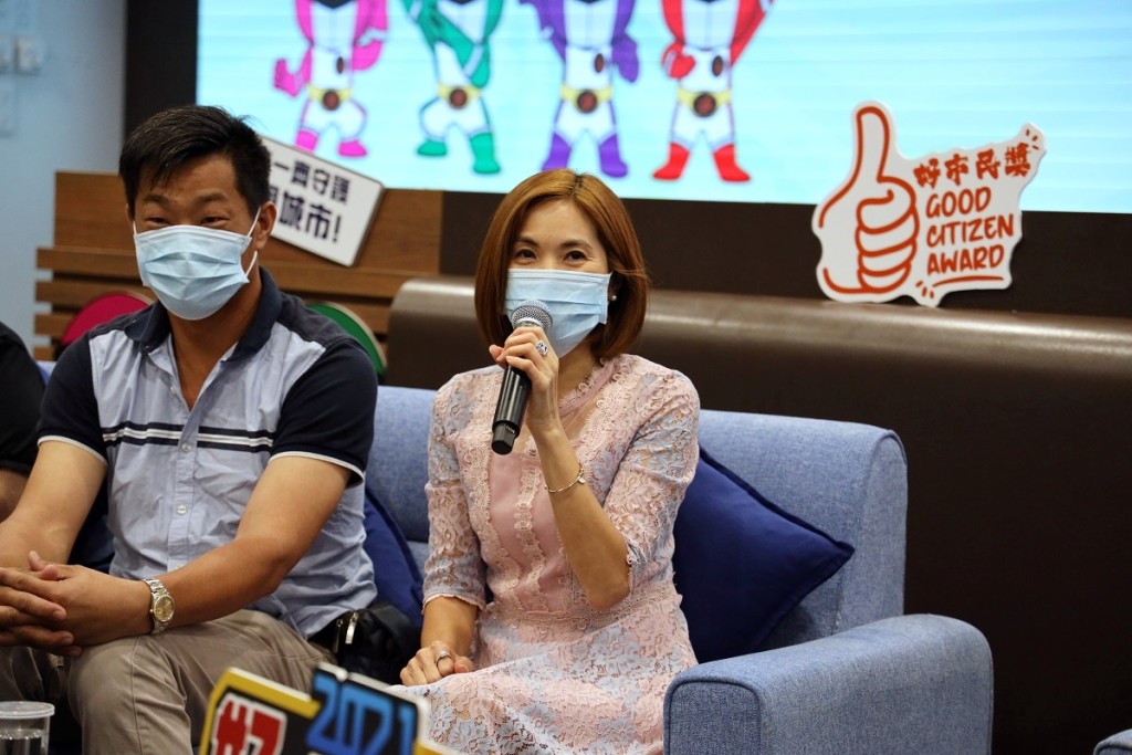 前銀行職員鄭小姐參與「放蛇」行動，協助警方拘捕騙徒。 林家希攝