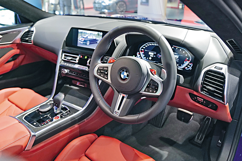 ●專用軚盤兩邊備有紅色M自定模式掣，12.3吋數碼表板及10.25吋中控台屏幕齊備。