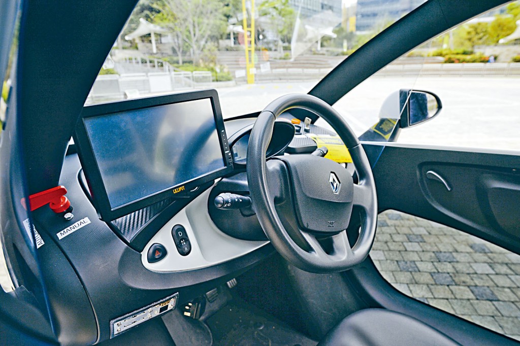 本港近年積極推動智慧城市的發展,特首林鄭月娥在去年《施政報告》提到,會研究法例修訂,訂定測試無人駕駛車輛所需的條件和配套。