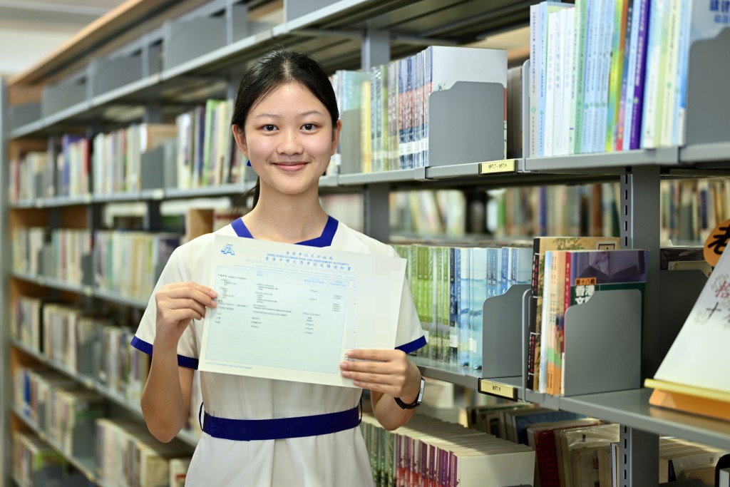 拔萃女書院「超級狀元」黃穎妍。劉駿軒攝 拔萃女書院「超級狀元」黃穎妍。劉駿軒攝