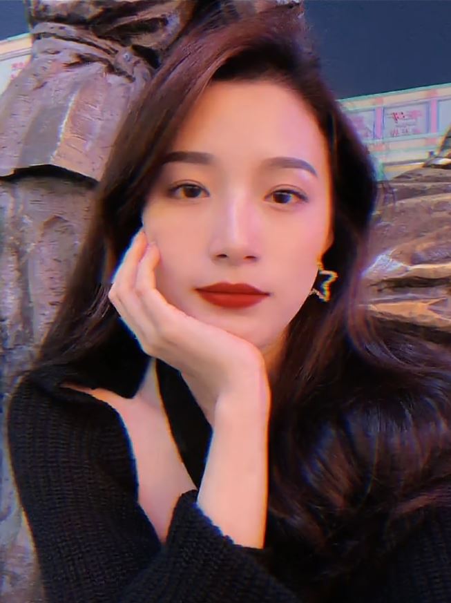 黃澤鑫對女兒在網上爆紅，歸功是遺傳了她母親的美貎。抖音