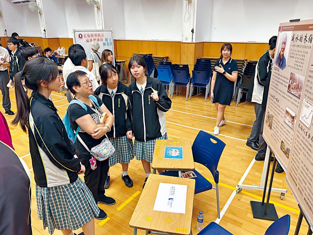 透過服務學習讓學生學懂與長者溝通,建立同理心和責任感。 透過服務學習讓學生學懂與長者溝通,建立同理心和責任感。