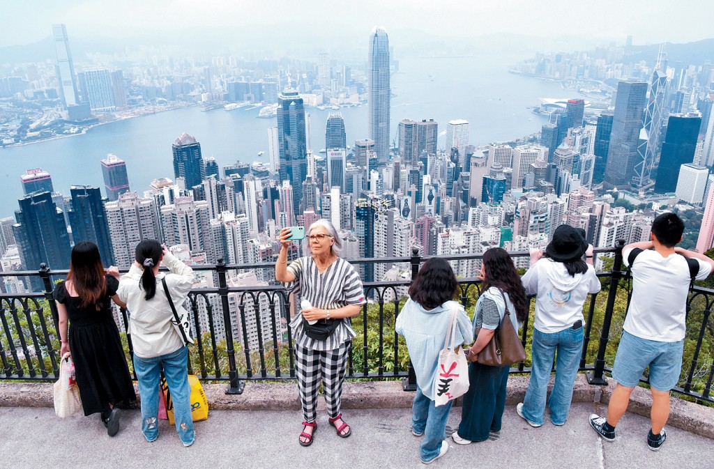 港島徑途經盧吉道的第1段，是發展旅遊熱點工作組推行「四山」綠色旅遊項目之一。