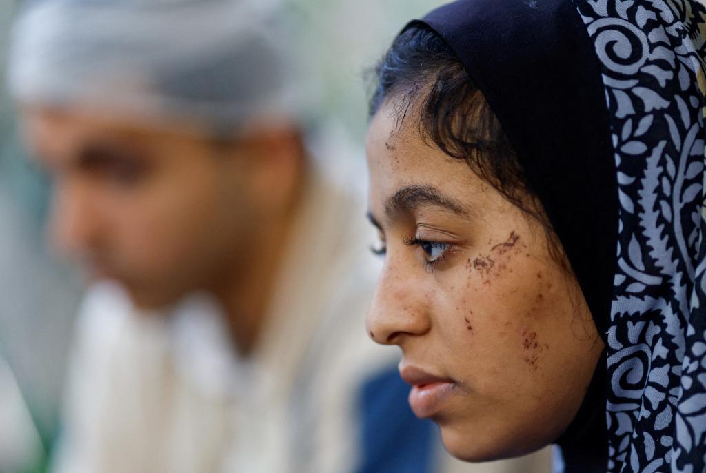18岁的拉姆达尼在空袭中幸存。路透社