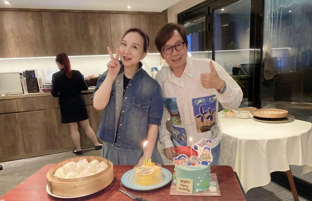 黄杏秀与陈百祥近日不断为老友庆祝生日。