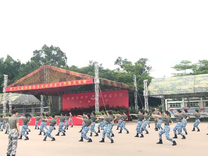 青少年軍事夏令營由中國人民解放軍駐香港部隊、羣力資源中心及教育局聯合主辦。蔡若蓮fb
