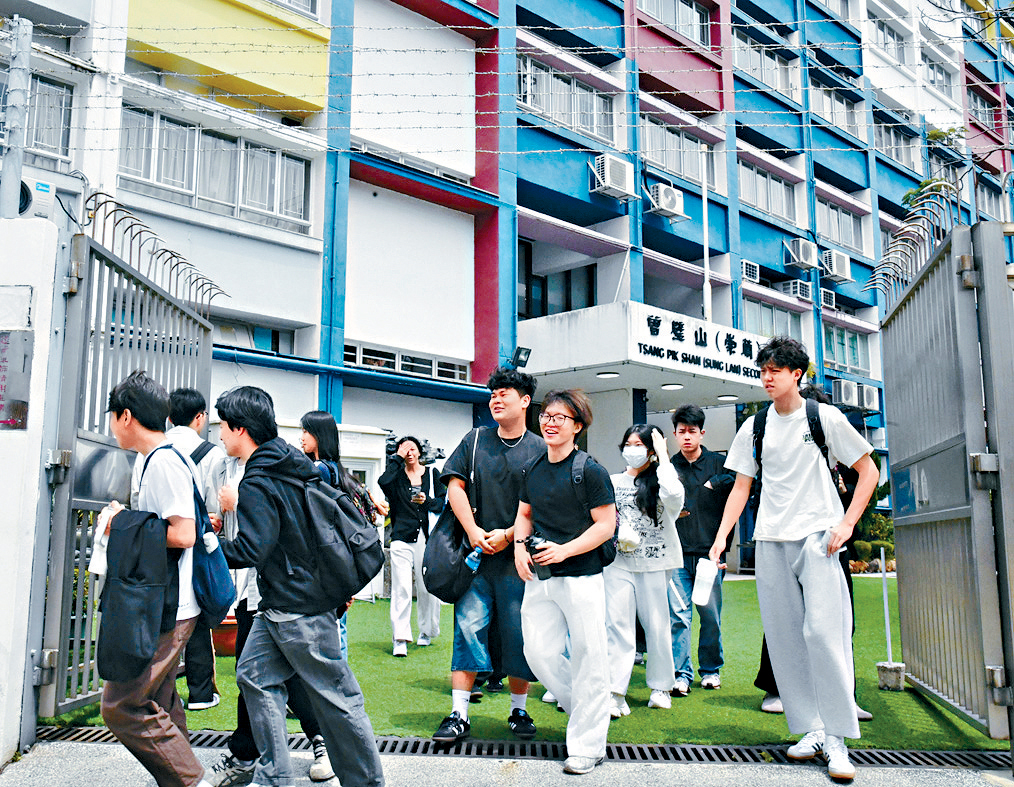 不少考生昨選答「在城市中，我看見了大自然的生命光芒」寫作題目，認為較易發揮。