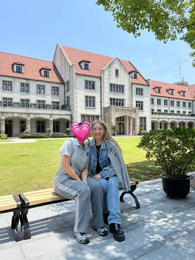 鄭欣宜上海之旅到訪媽媽的母校。