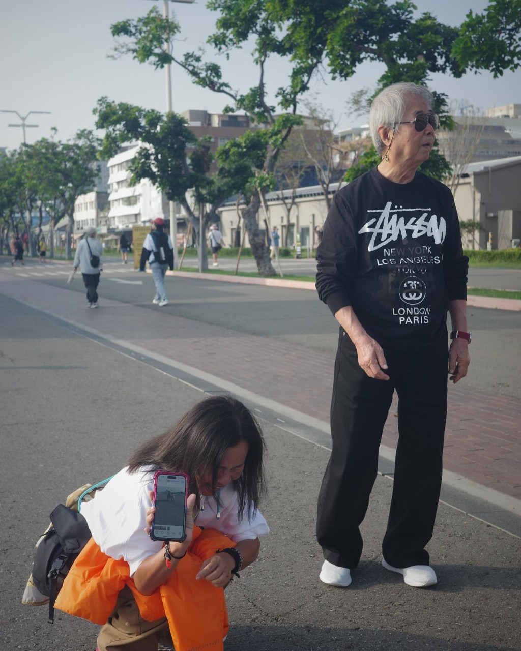 爸爸的拍照技術，林珊珊笑到肚攣。