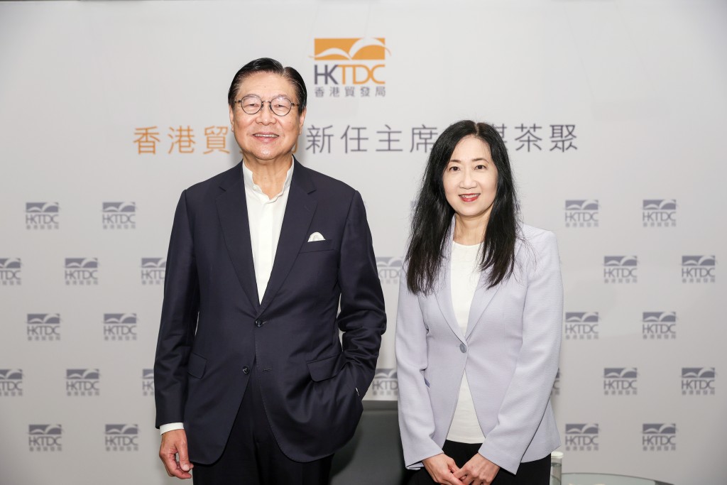 貿發局新任主席馬時亨(左)和行將退休的貿發局總裁方舜文(右)。資料圖片 貿發局新任主席馬時亨(左)和行將退休的貿發局總裁方舜文(右)。資料圖片