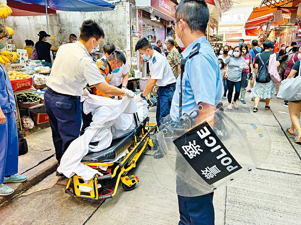 涉嫌襲擊公職人員的菜販報稱不適送院。