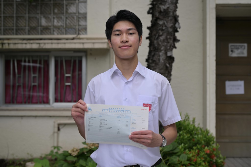 皇仁书院状元 唐明德(摄:苏正谦) 皇仁书院状元 唐明德(摄:苏正谦)