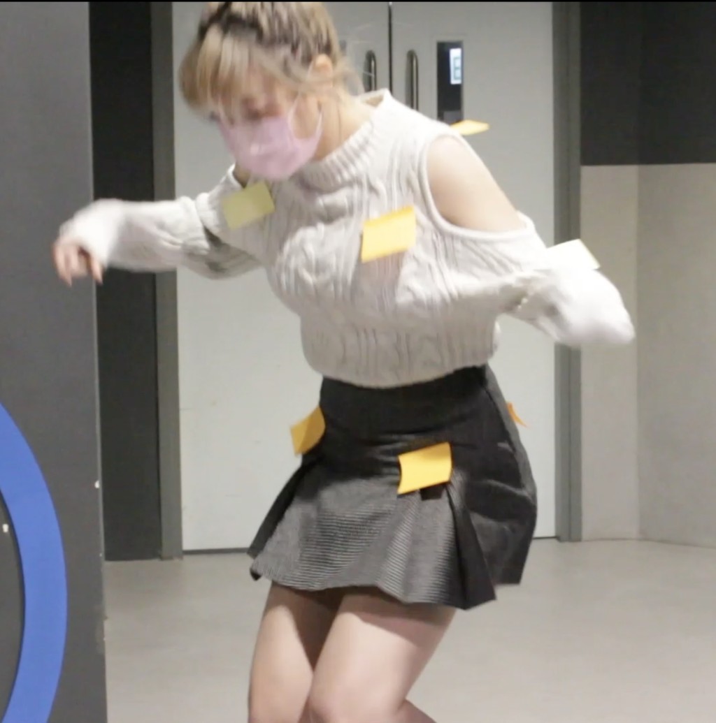 Rose Ma出盡奶力揈Memo紙。