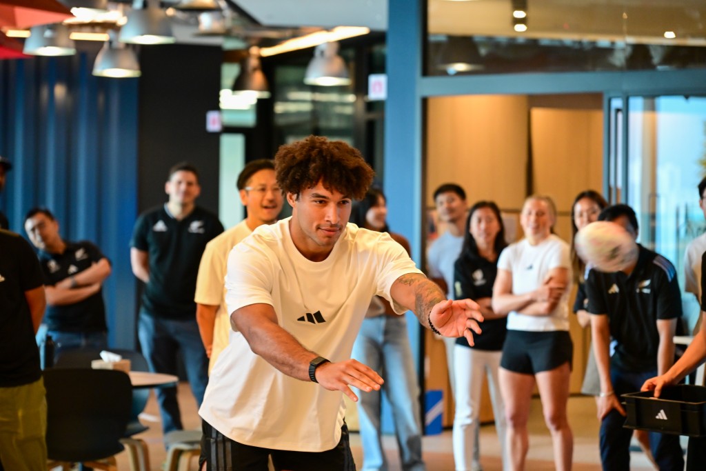 丹馬克表示因過度使用膝頭而造成疼痛問題，已加強周邊肌肉的力量去減輕關節壓力。攝影：魏國謙