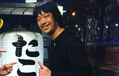 島田先生原本很多頭髮。