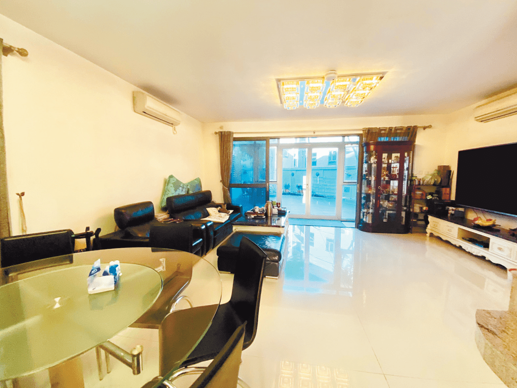 西貢沙角尾村全幢放盤，建築面積2100方呎，現以2300萬放售。