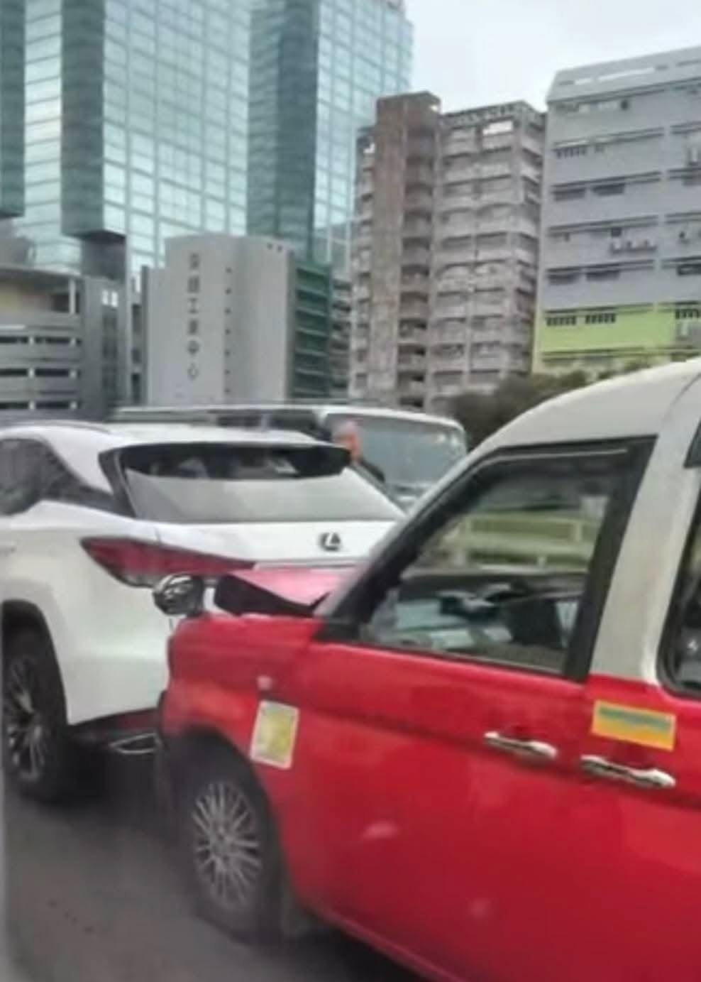 fb馬路的事 (即時交通資訊台)圖片