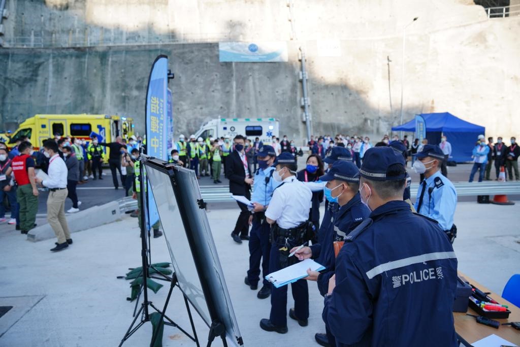 警方与多个政府部门举行代号“蓝泉”的跨部门大型事故演习。警方提供