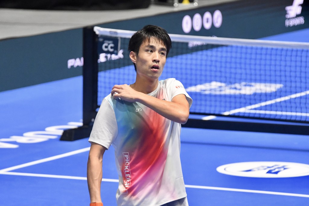 王康杰今日除了男子单打外,稍后还会出战男子双打及混合双打64强,合共要应付三场比赛。杨骏尧摄 王康杰今日除了男子单打外,稍后还会出战男子双打及混合双打64强,合共要应付三场比赛。杨骏尧摄