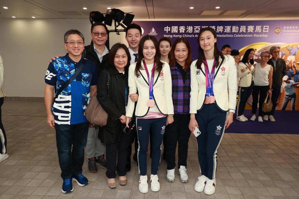 亚运选手出席沙田马场「中国香港亚运奖牌运动员赛马日」