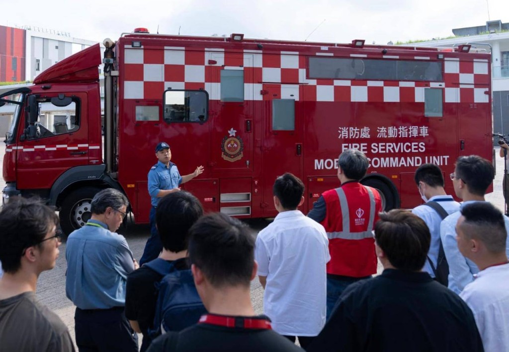 消防處聯同全國運動會香港賽區統籌辦公室、機電工程署、醫院管理局、啟德體育園有限公司及中電今日（3日）於消防及救護學院進行代號「鐵網」的跨部門演練。消防處fb圖片