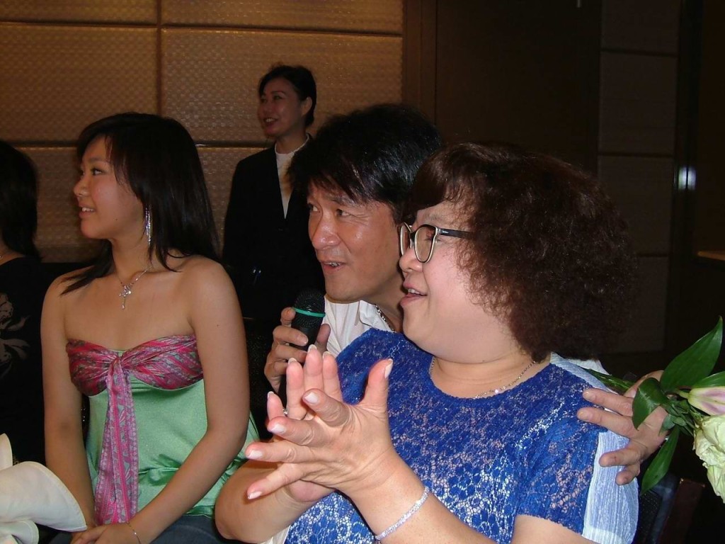 周华健曾与肥姐沈殿霞合作电影而成为好朋友。