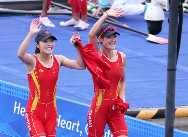 鄒佳琪和邱秀萍合作奪得杭州亞運會第一面金牌。微博
