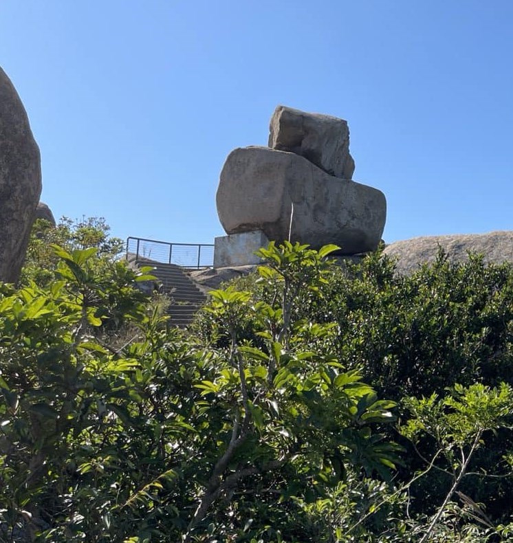 有識途老馬認得怪石位於「菱角山」，指「周圍都好多怪石嘅棱角山」。網上截圖（圖片授權Winnie Law）
