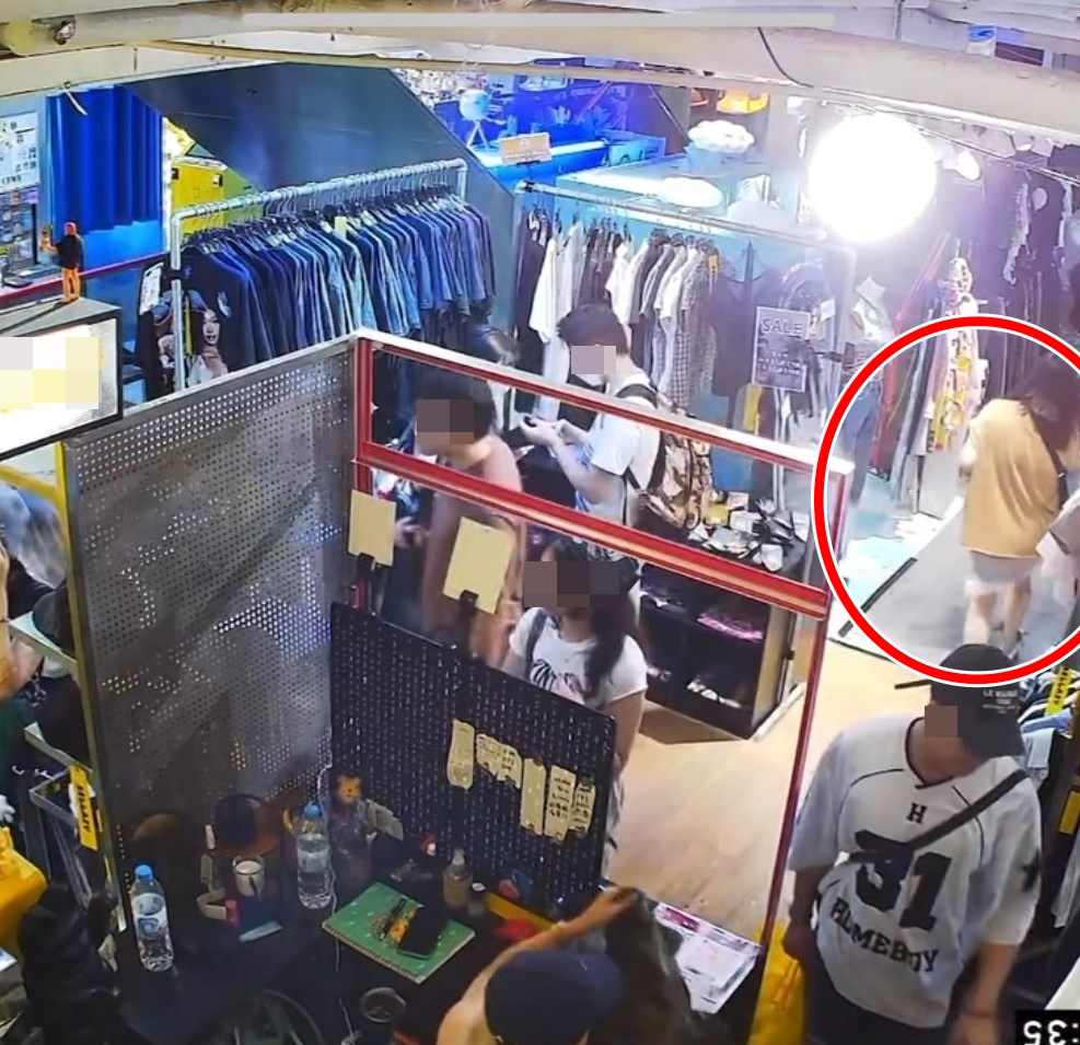 事發時店內人來住,職員則埋首工作。Threads截圖 事發時店內人來住,職員則埋首工作。Threads截圖