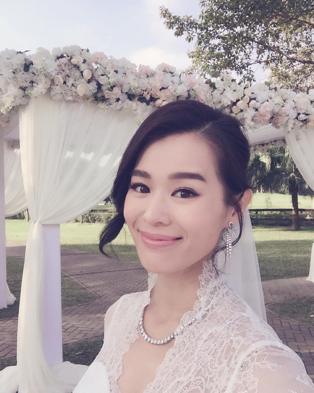 回到2015年，胡杏兒結婚當日。