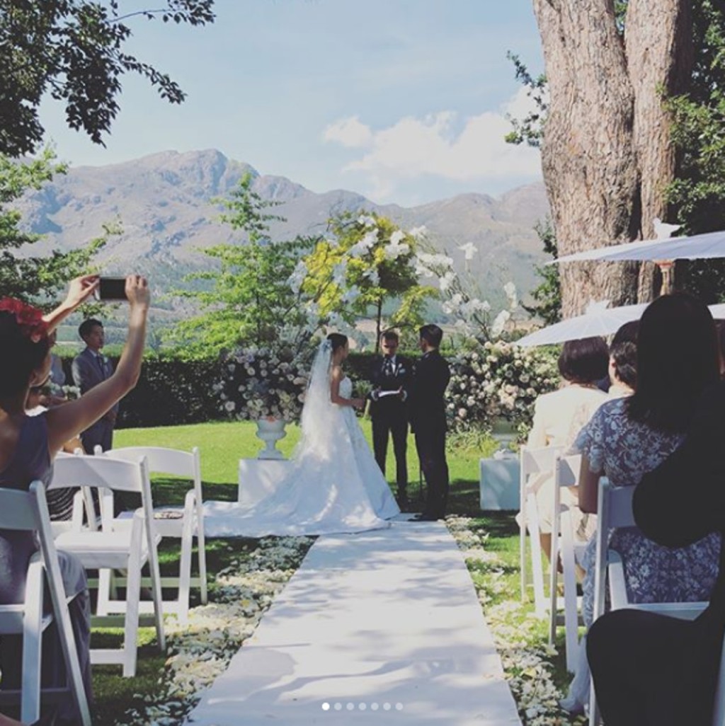 陳曉丹在南非結婚,林恬兒和老公都有出席。 陳曉丹在南非結婚,林恬兒和老公都有出席。
