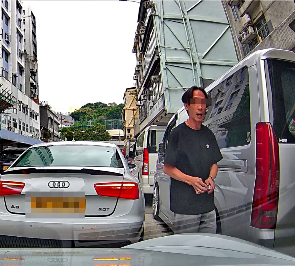 今日網上又流出關又因泊車問題與司機爭執。網圖 今日網上又流出關又因泊車問題與司機爭執。網圖