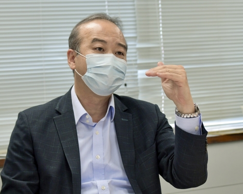 黃志斌指填海助減廢「收容」建築物料。