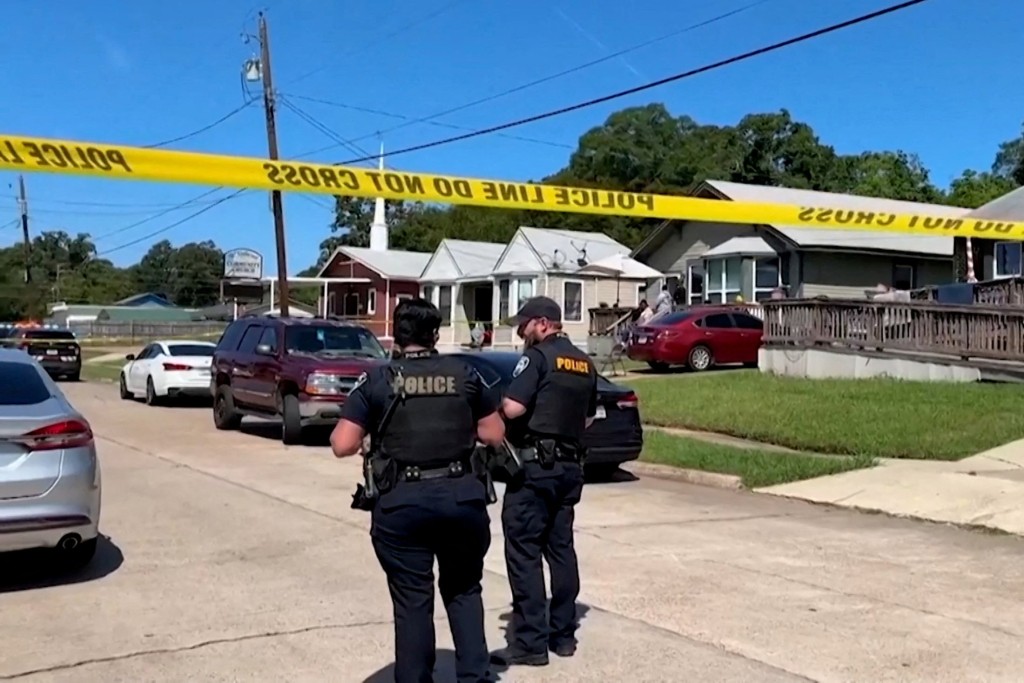 警方初步調查顯示事件屬家庭性質糾紛，其中一名傷者曾逃往附近住宅求助。路透社