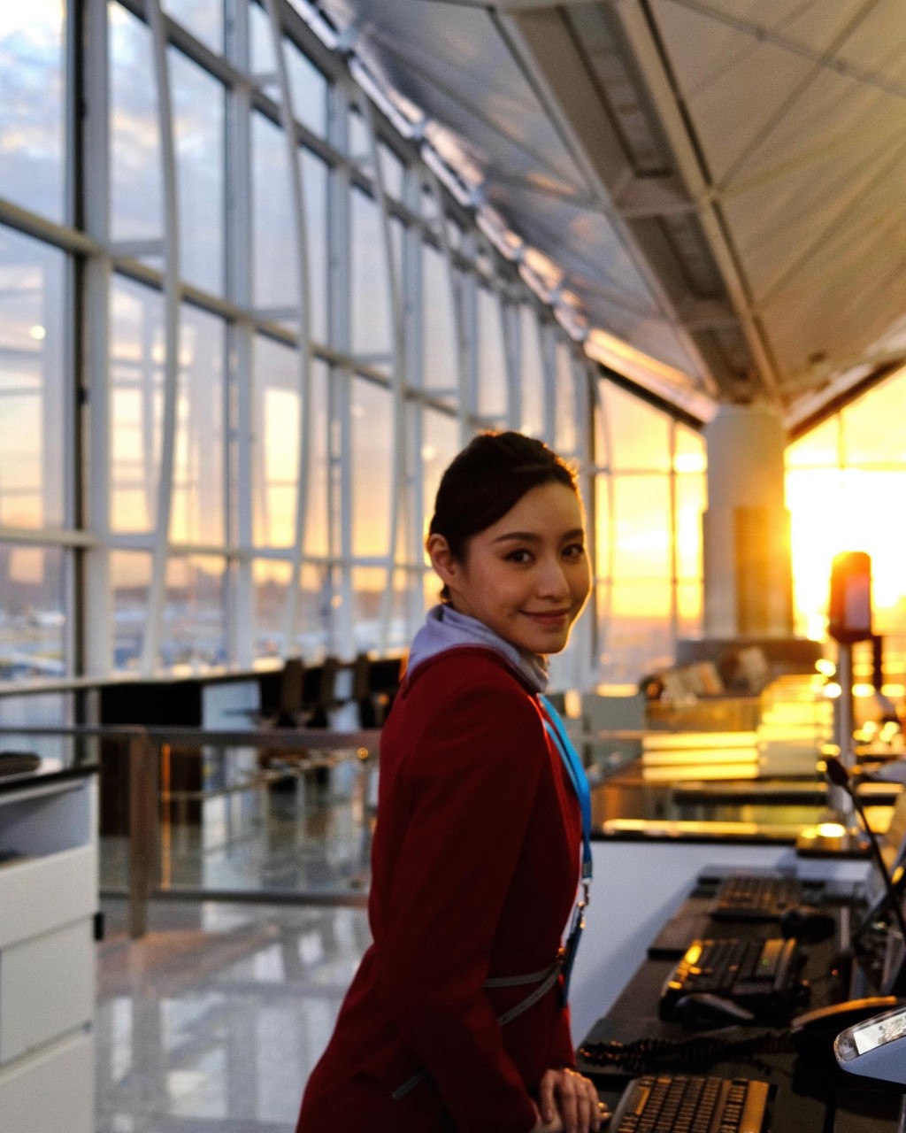 虽然苏可欣在TVB发展看似有不少机会，但早前她透露未考虑续约，有意重返航空业。
