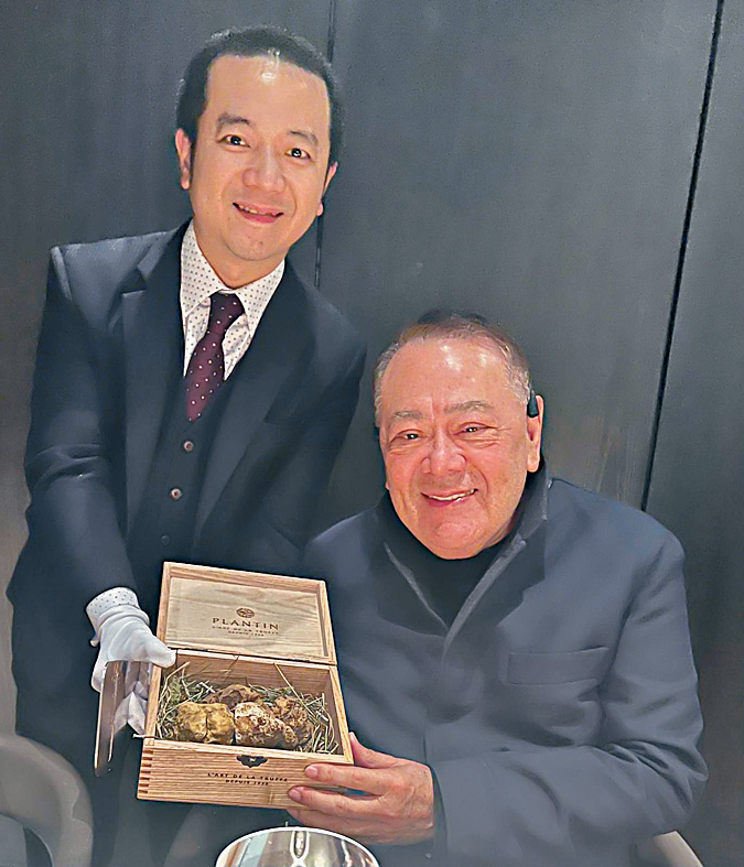 謙謙大讚白松露香氣迷人 謙謙大讚白松露香氣迷人