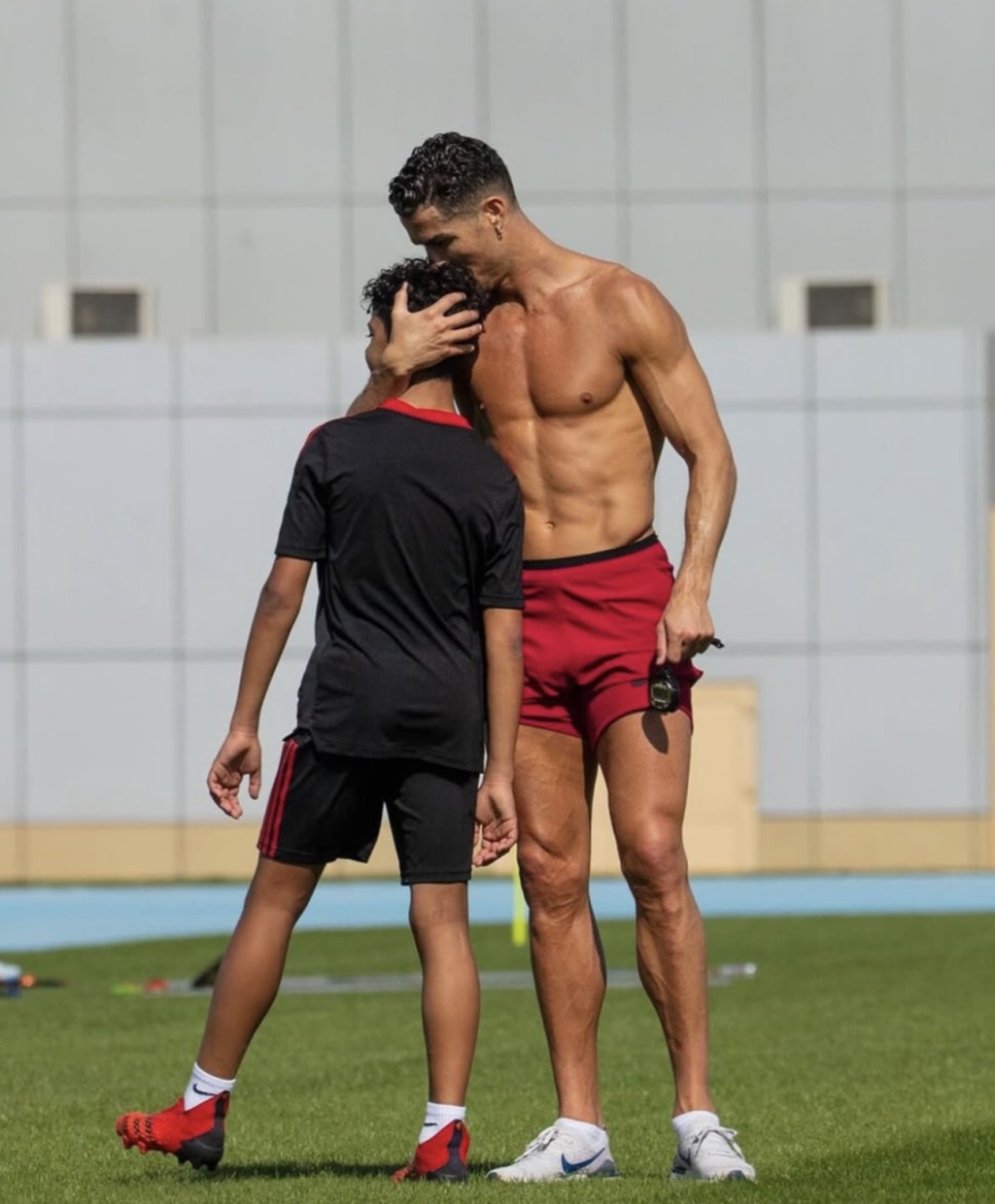 C朗拿度大有机会与儿子小C朗同场比赛。Instagram截图