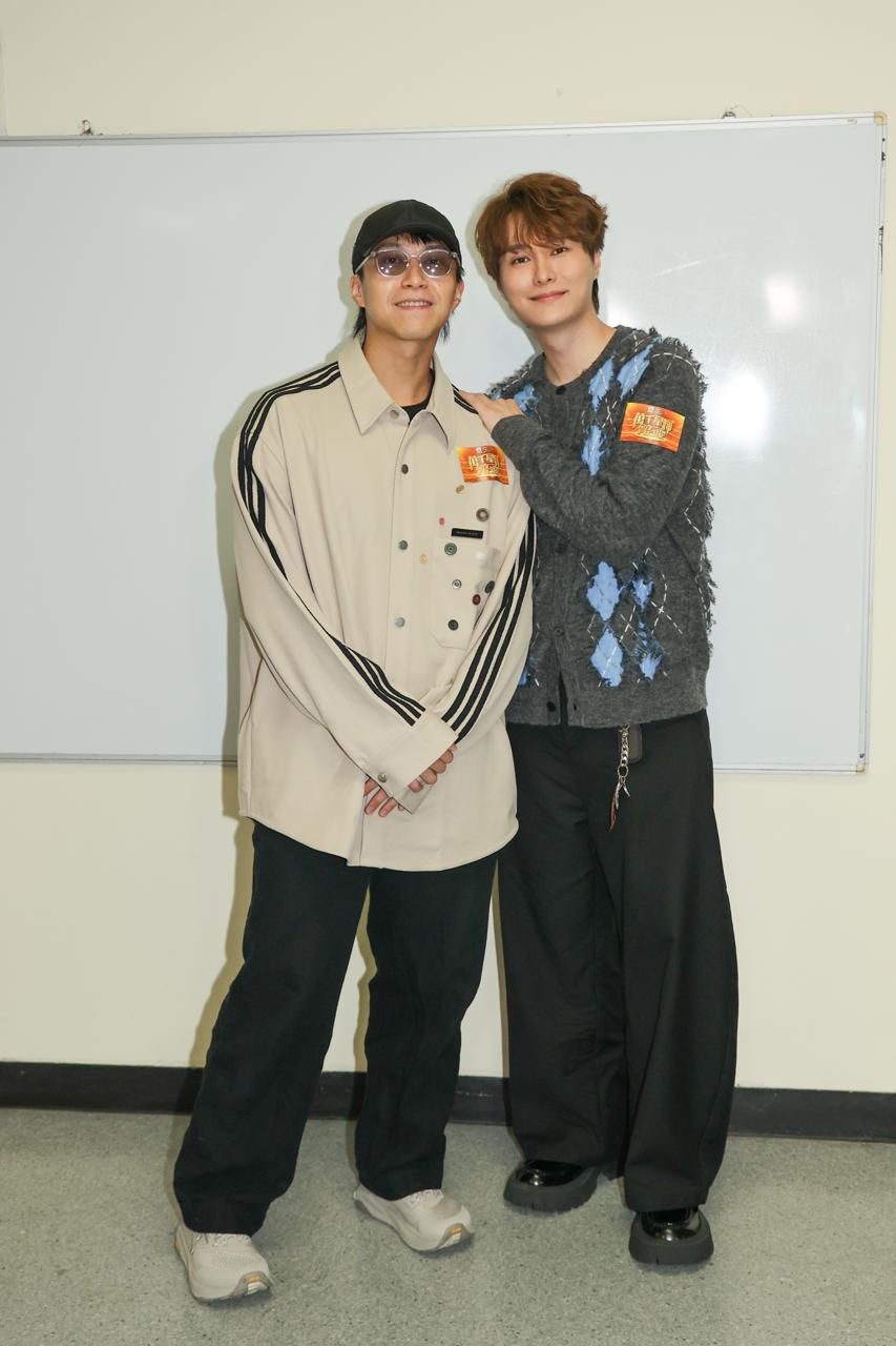 胡鴻鈞、吳業坤透露與《聲夢》及《聲秀》學員唱廣東歌串燒。 胡鴻鈞、吳業坤透露與《聲夢》及《聲秀》學員唱廣東歌串燒。