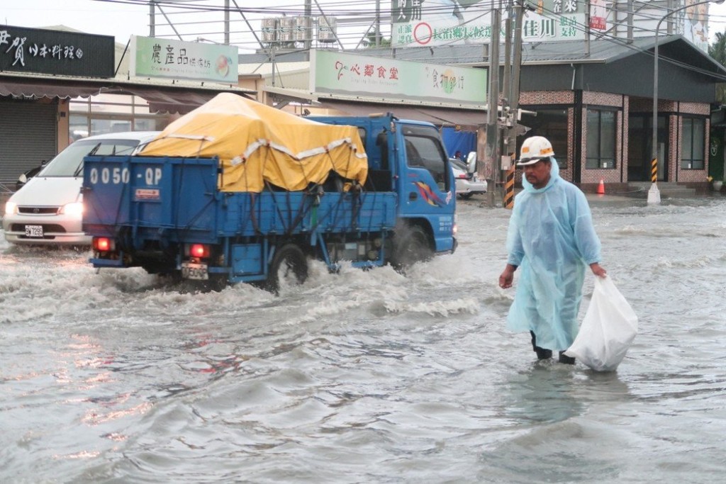 屏東地區雨勢強烈。網上圖片