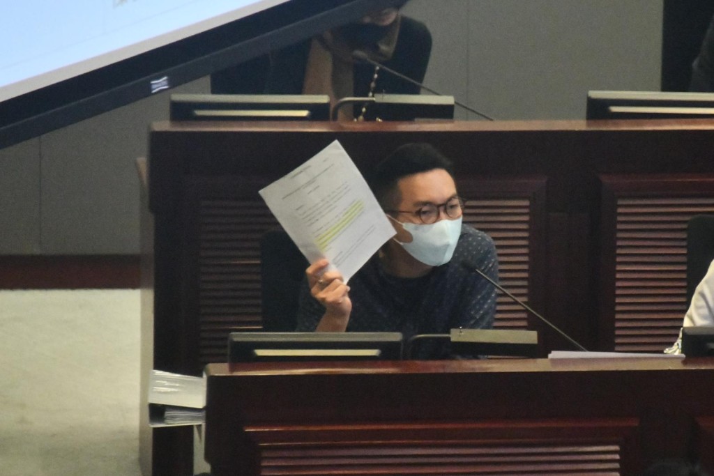 楊岳橋則指李慧琼下午主持會議「名不正言不順」。