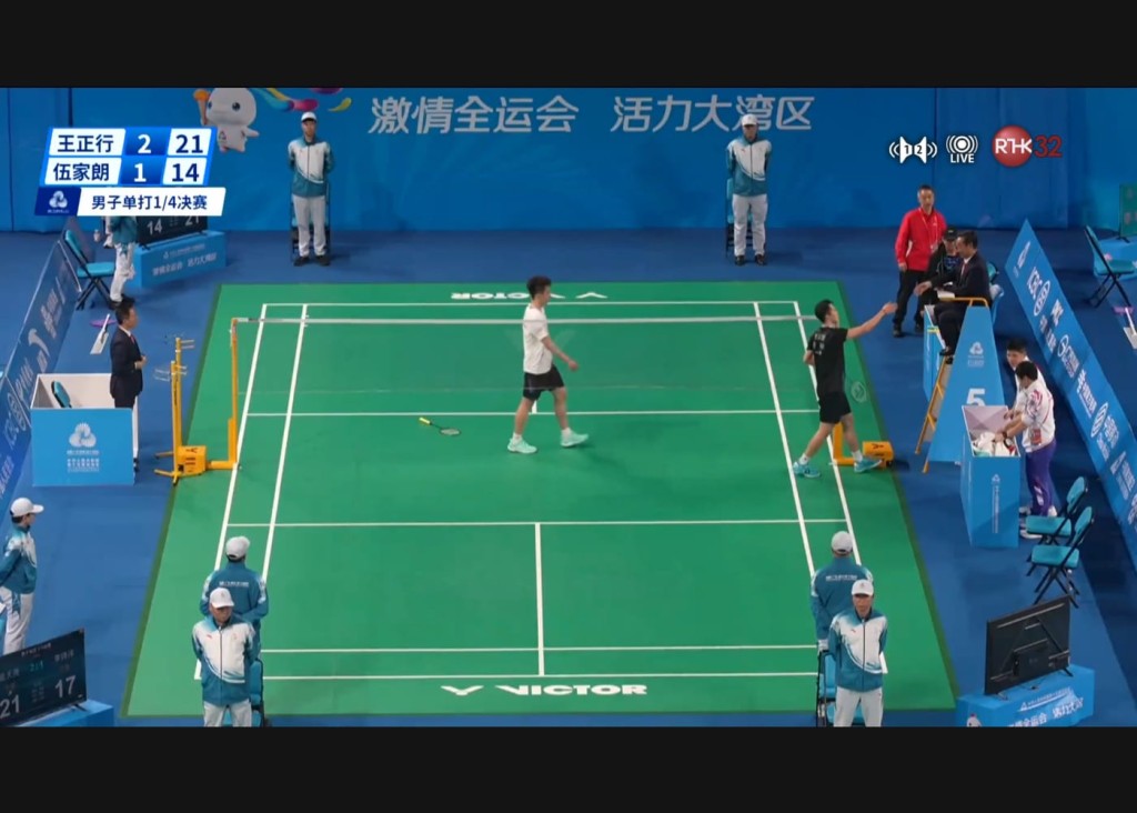 伍家朗在羽毛球男单8强止步。直播截图 伍家朗在羽毛球男单8强止步。直播截图
