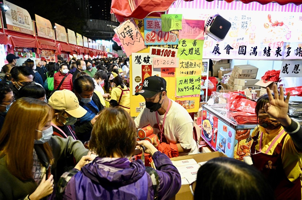工展會來到最後一日,現場人山人海。
