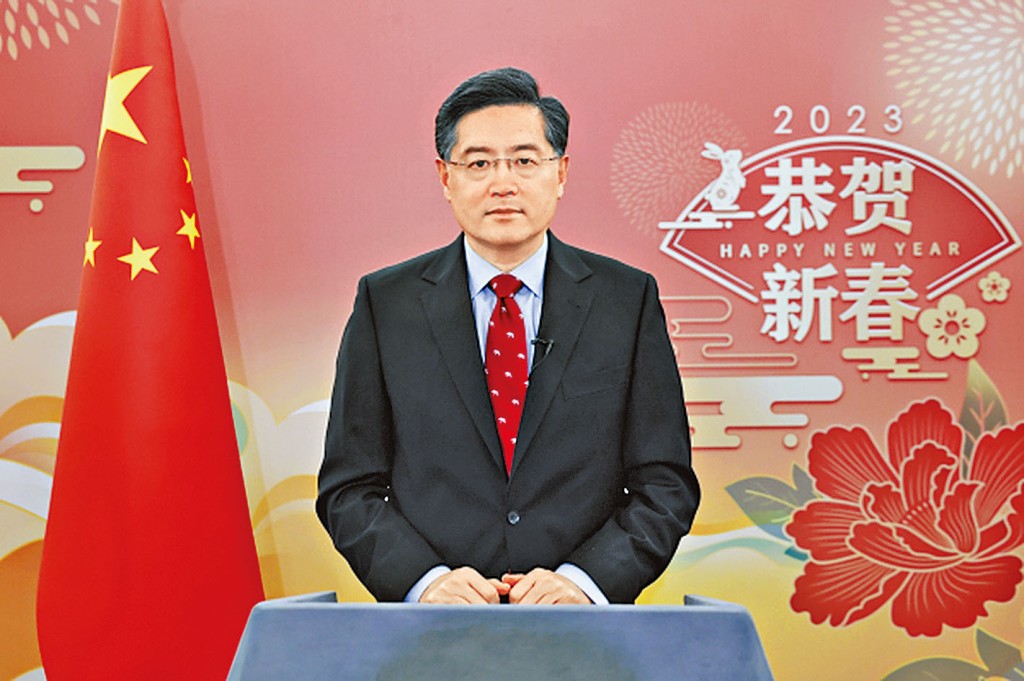 秦刚昨天向各国驻华使团发表新年视频致辞。
