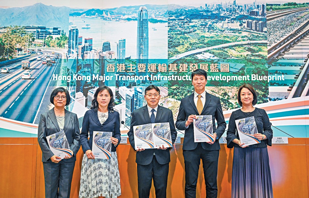 政府公布《香港主要運輸基建發展藍圖》，宏觀勾劃至2046年及以後需求的鐵路及主要幹道網絡。