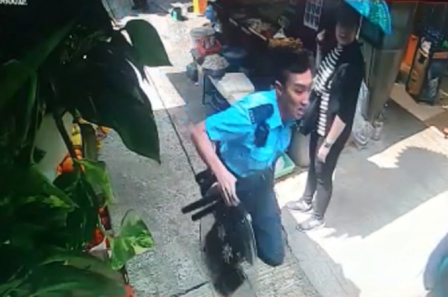 中環警員追截。雲咸街排檔花店提供