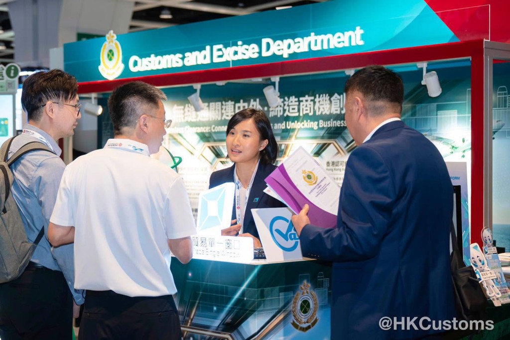 攤位重點介紹海關多項便利商貿計劃。 攤位重點介紹海關多項便利商貿計劃。