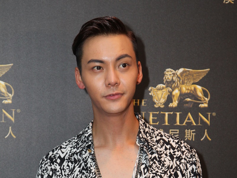 李傑志後來在飛機上遇到陳偉霆。資料圖片