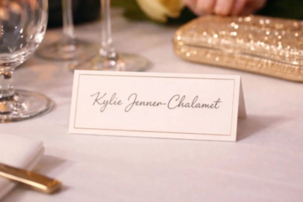 網上流傳名牌寫上Kylie Jenner-Chalamet。