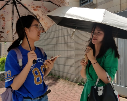 劉燕、劉佳。陳楚琨攝