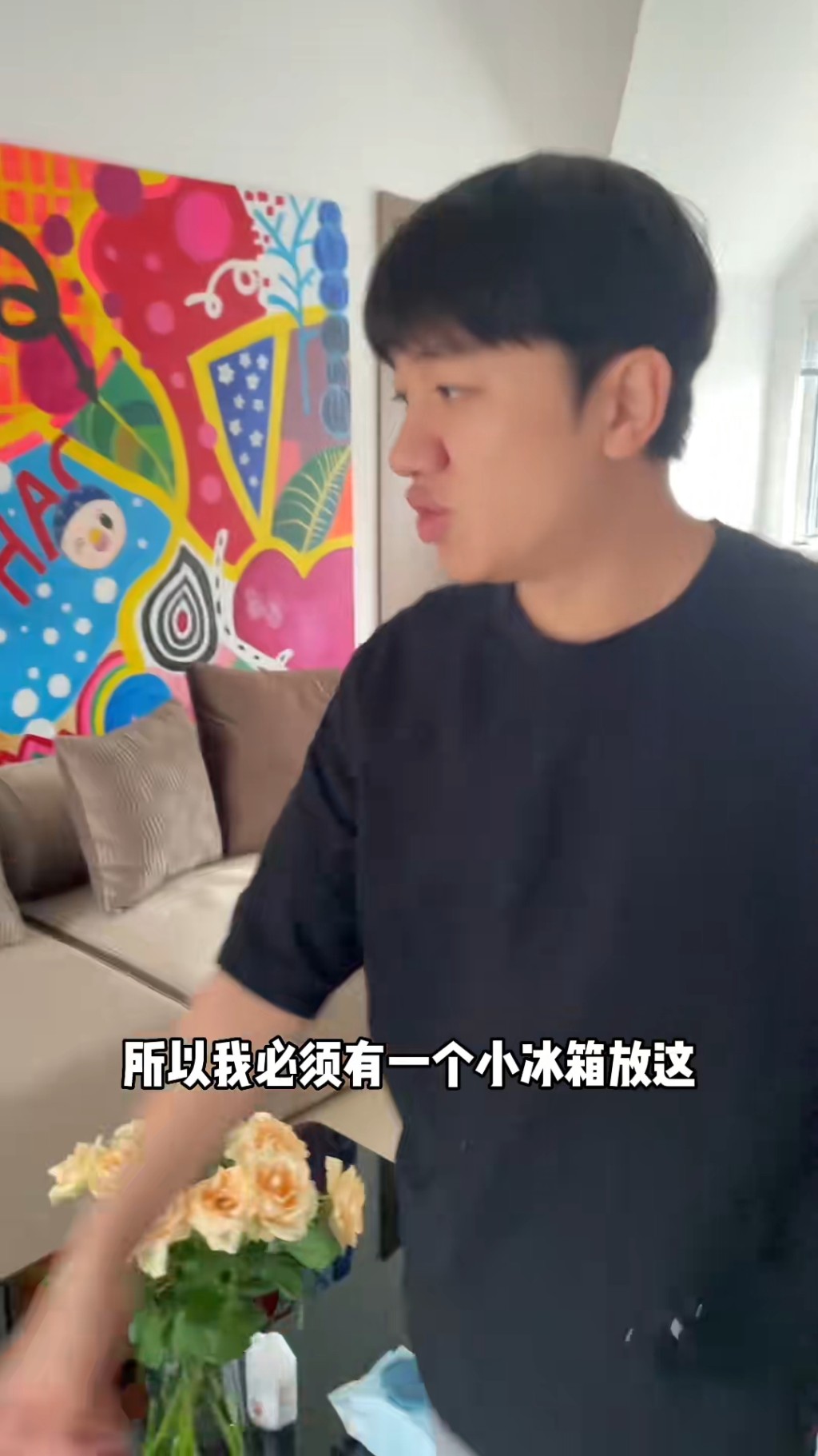 網民除了笑王祖藍抬小雪櫃扮勁，亦讚他是好爸爸、好丈夫。